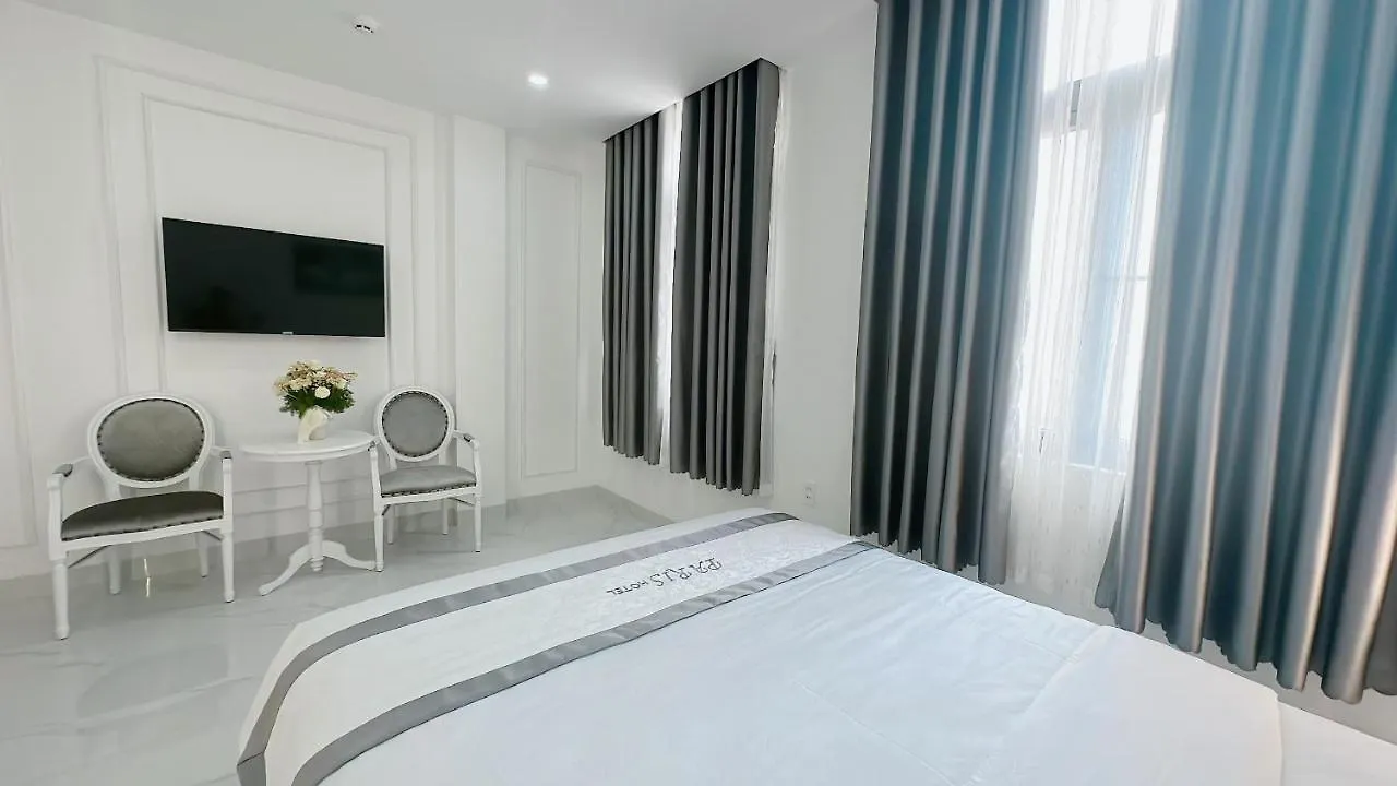 Paris Hotel Da Nang Vietnam